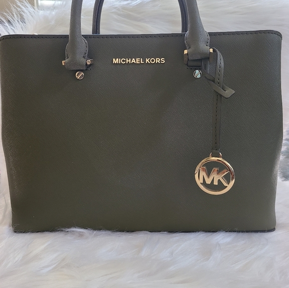 Diferent colors - Picture 8 of 9